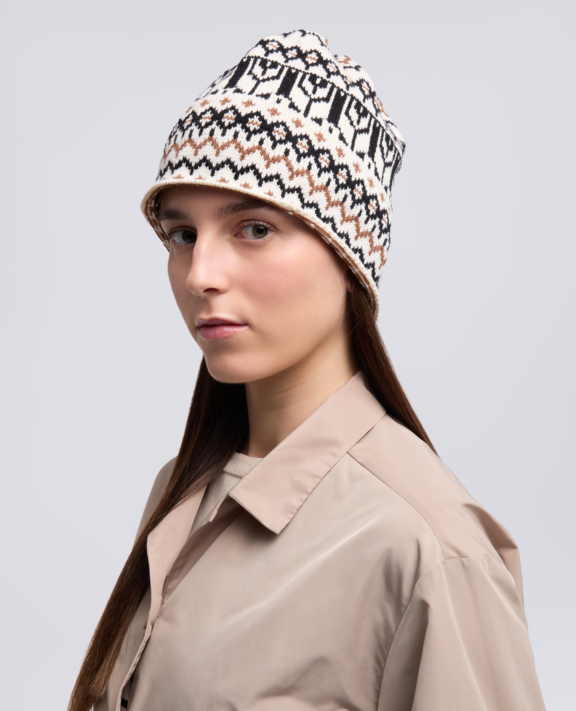 CAPPELLO IN FILATO MISTO COTONE, CANAPA E LANA-FONDO NATURALE-NATURAL BACKGROUND-FONDO NATURAL-UNT NATUR-FOND NATUREL