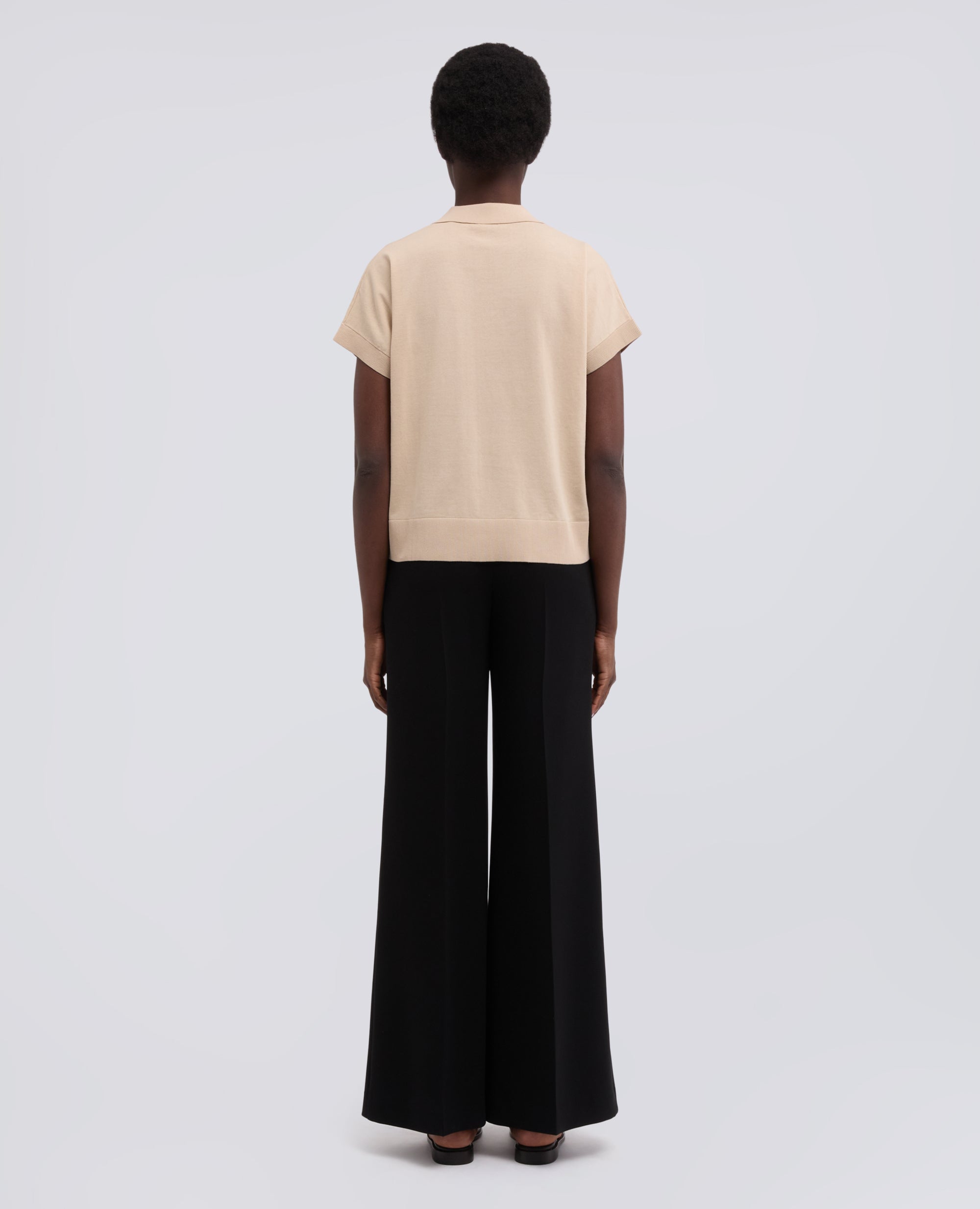 MAGLIA SCOLLO A V CON COLLETTO IN FILATO DI PURO COTONE-SABBIA-SAND-ARENA-SAND-SABLE