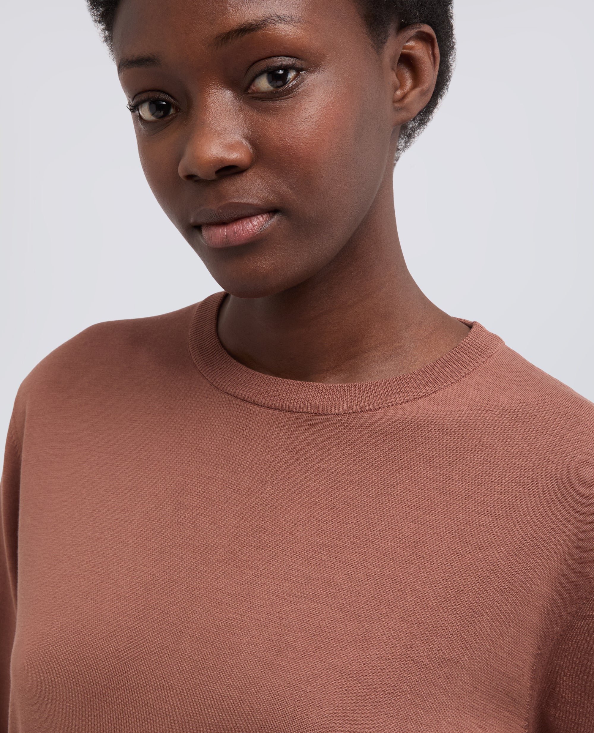 MAGLIA GIROCOLLO A MANICHE LUNGHE IN MISTO COTONE, SETA E LINO-TABACCO-TOBACCO-TABACO-TABAK-TABAC