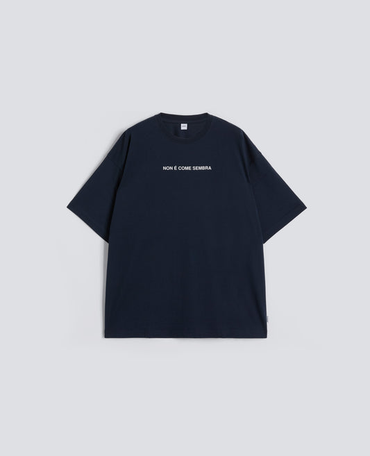 T-SHIRT IN JERSEY DI COTONE CON STAMPA "NON E COME SEMBRA"-NAVY-NAVY-AZUL MARINO-NAVY-NAVY