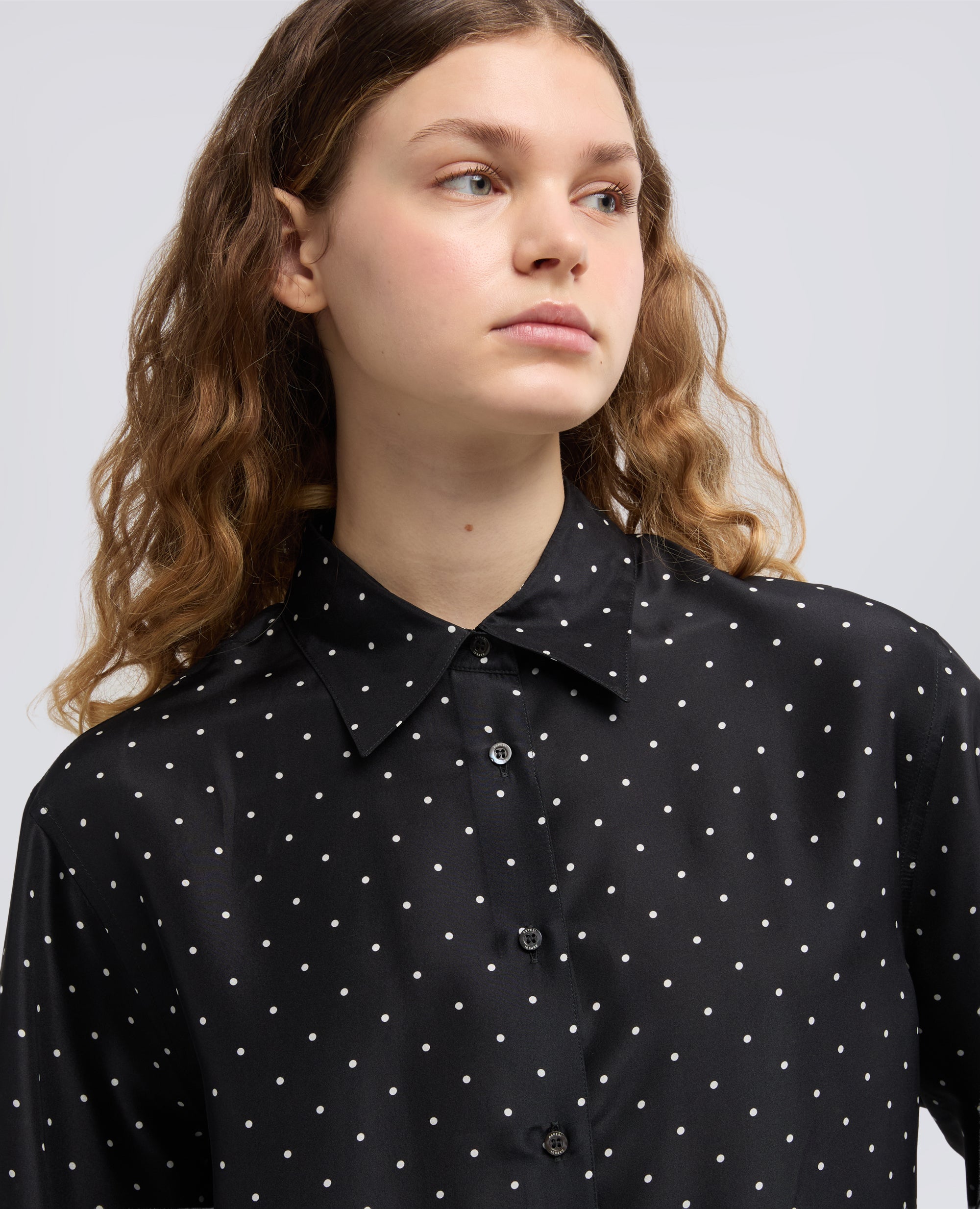 CAMICIA IN HABUTAI DI SETA A POIS-POIS NERO-POIS NERO-POIS NERO-POIS NERO-POIS NERO