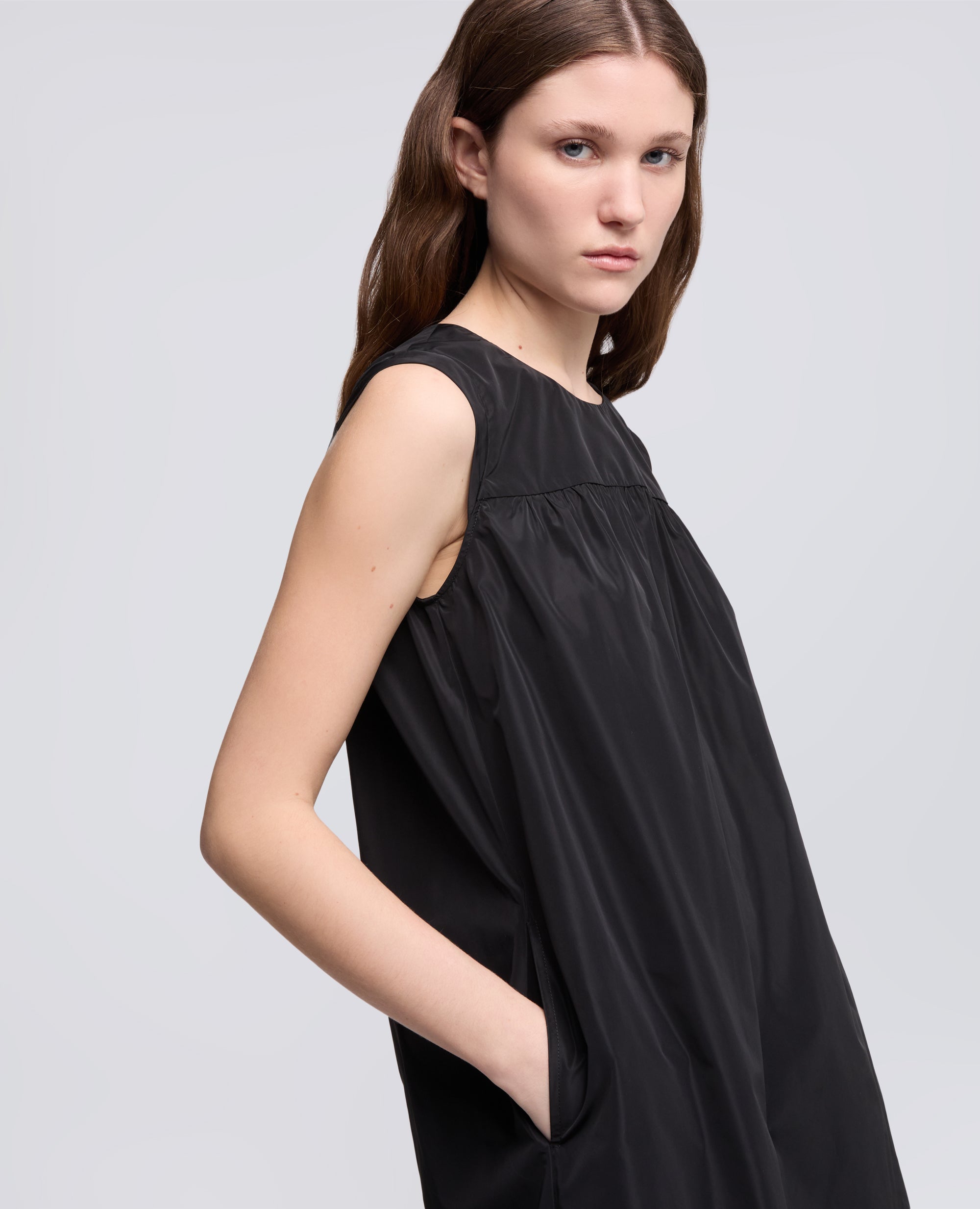 ABITO IN POLIESTERE TECNICO-NERO-BLACK-NEGRO-SCHWARZ-NOIR