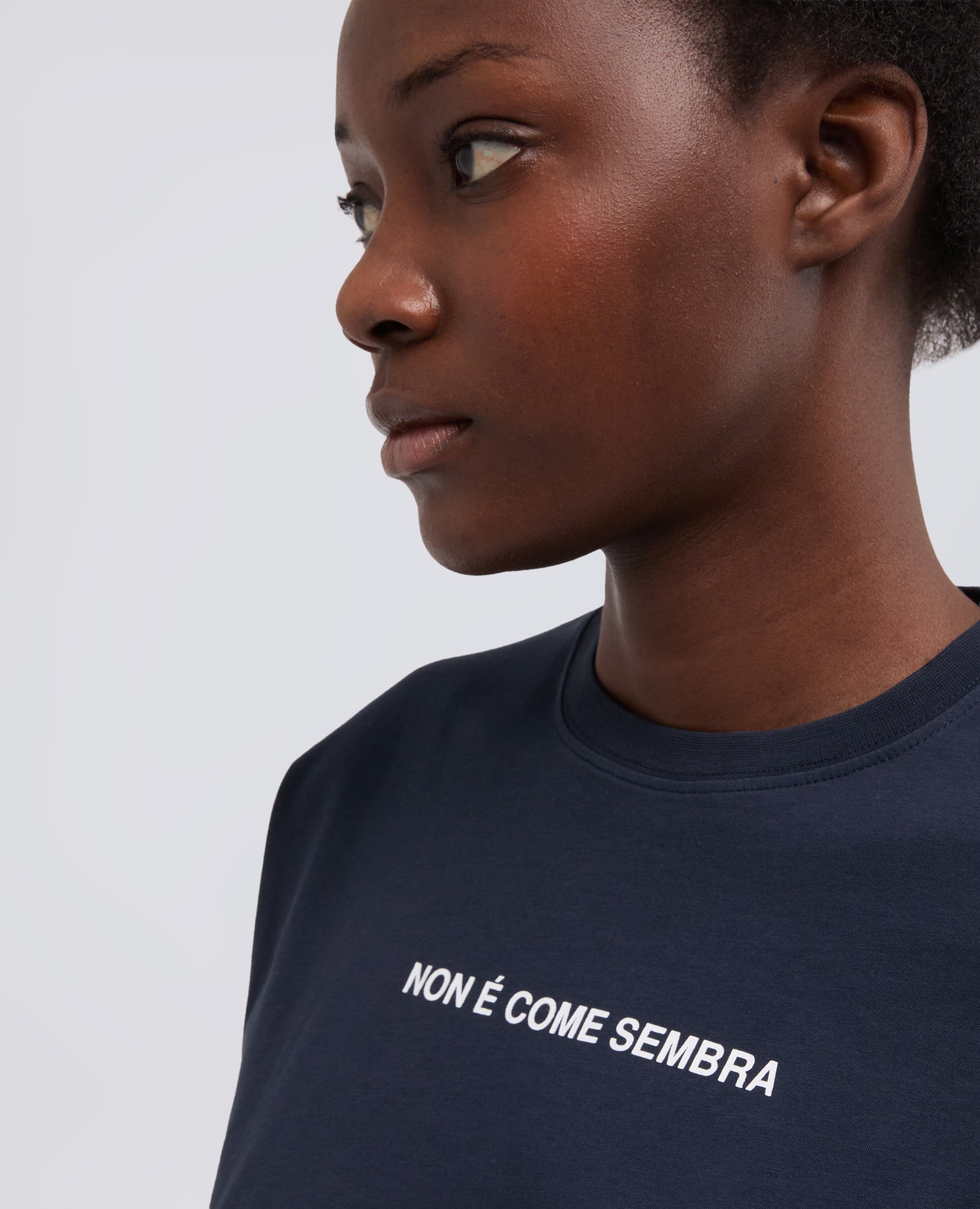 T-SHIRT IN JERSEY DI COTONE CON STAMPA "NON E COME SEMBRA"-NAVY-NAVY-AZUL MARINO-NAVY-NAVY